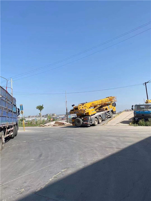 新城区25吨吊车的租赁价格大概是多少？