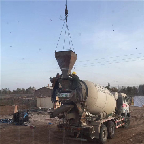 新城区“精准瞄准”—— 吊车的 “定位导航” 技术